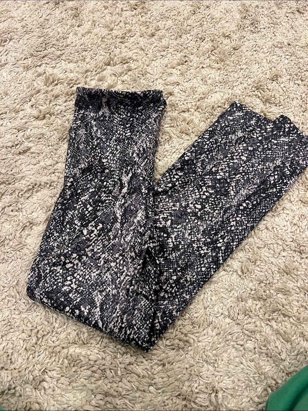 Black & White Snake Print Leggings-SPANX size medium